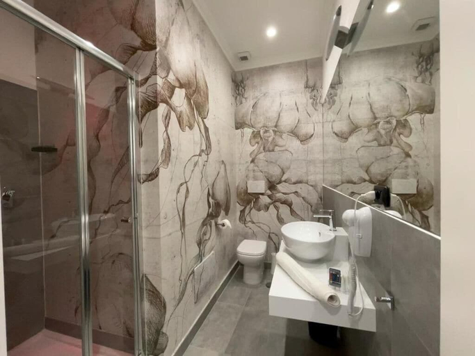 Bathroom 3, Tribus Boutique Hotel, Napoli