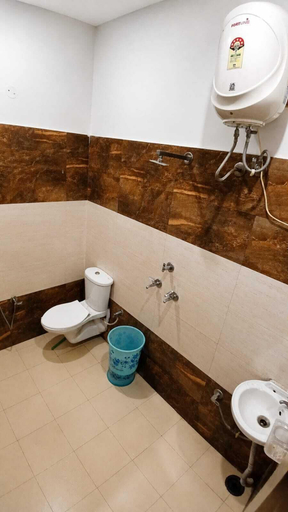 Bathroom 3, Hotel The Red Hut, Chandigarh
