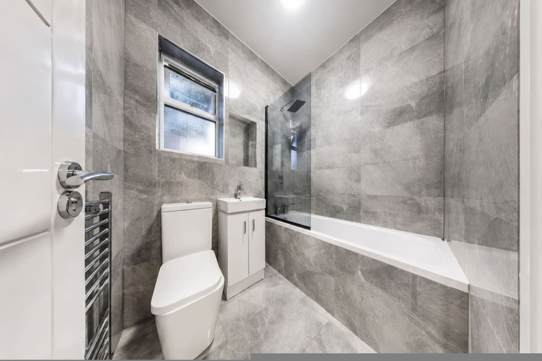 Room 4, NEW Shared London House Contractor Relocation 4BR, London