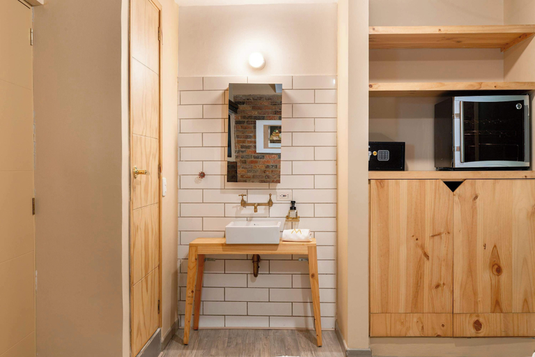 Room 3, w Sleek 2BR in The Heart of La Candelaria, Santafé de Bogotá