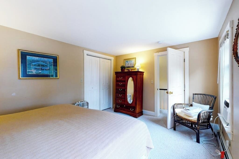 Room 5, Gorgeous Water-view Home & Attached Apartment With Washer/dryer, Knox