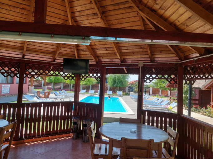 Food & Drinks, La Tavi casute tip camping, Murighiol