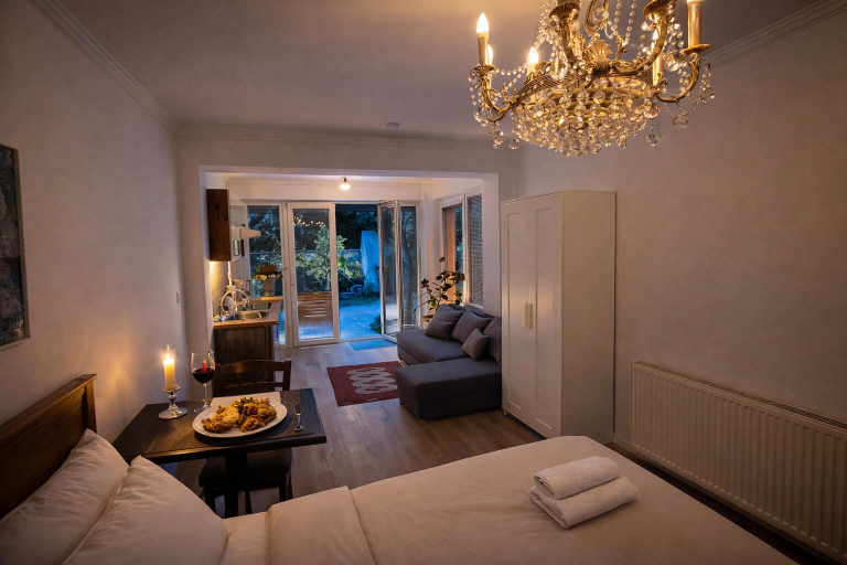 Living area 3, KindStay Suites Prague Airport, Praha - západ