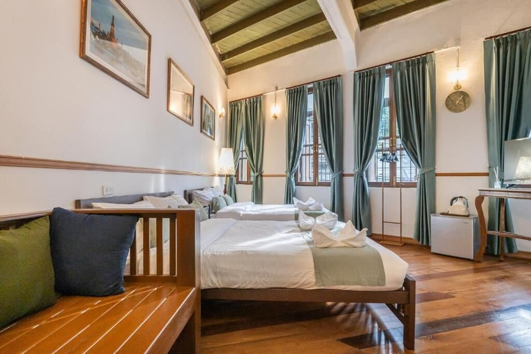 Room 4, Arun Sa Wad - 103 Nana Queen Bed with AC, Samphantawong