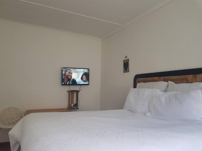 Shared lounge/TV area, Maluti Guest house Spa, Dr Kenneth Kaunda