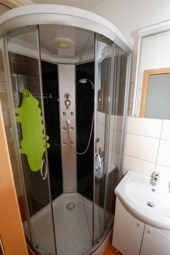 Bathroom 3, House Dragica, Vinodolska