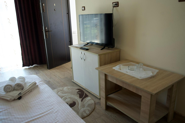 Bedroom 2, Casa Leo, Limanu