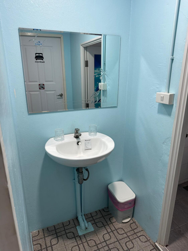 Bathroom, Blue House Hat Yai, Hat Yai