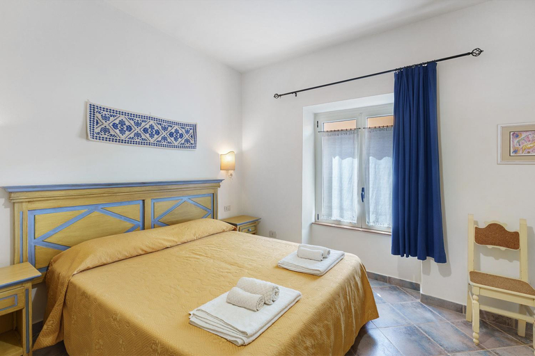 Bedroom 2, Camera a Dorgali al B&B Sa Madalena, Nuoro