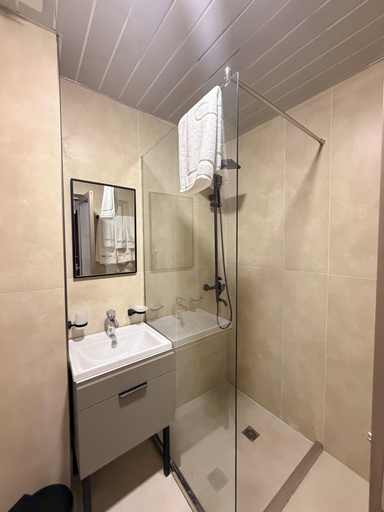 Bathroom 5, Sheldon Hotel, Yerevan