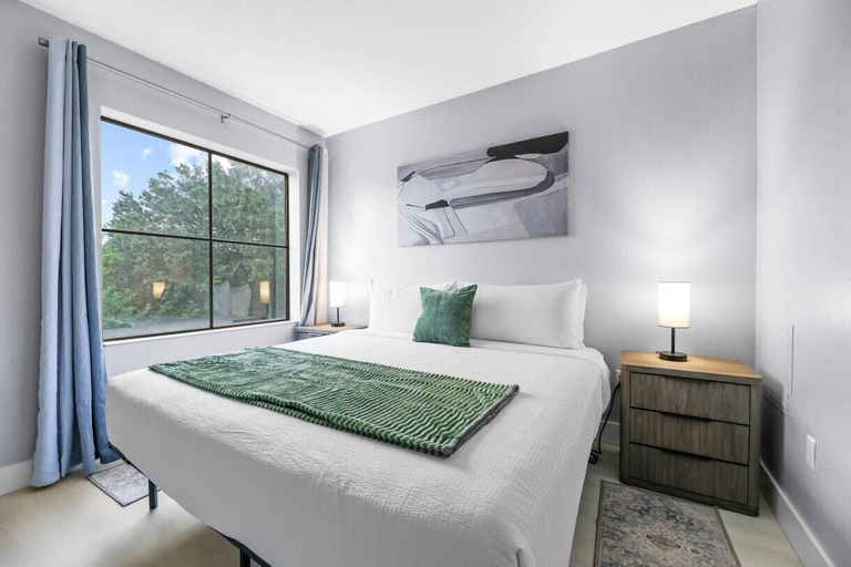 Room 5, 2BR Suite Near Universal w/ Pool & Gym, Orange