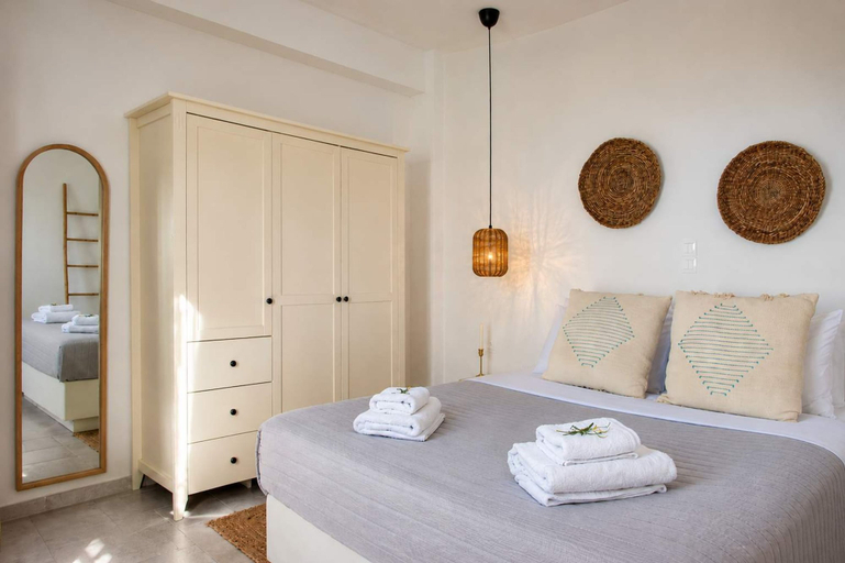 Room 5, 2 Gods Santorini - Artemis Jacuzzi Sea View Suite, South Aegean