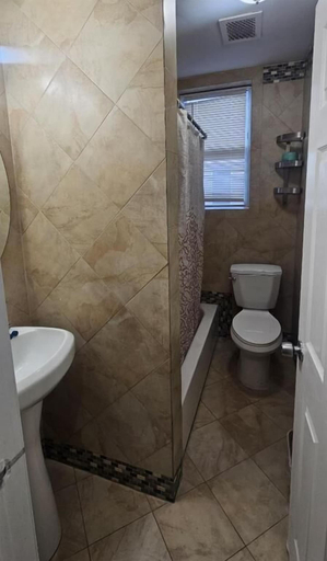 Bathroom 4, Haiban Hotel Jersey City, Jersey City