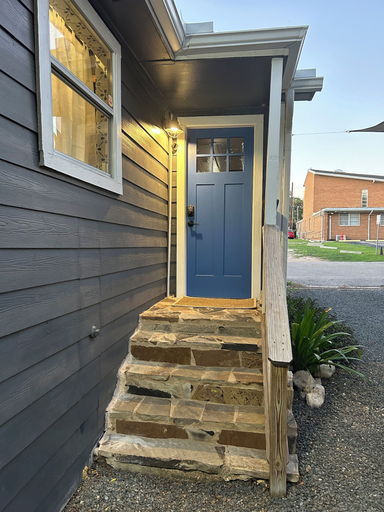 Exterior detail, East 18th, Travis