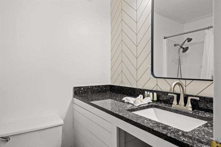 Bathroom 4, Top of the Gulf 607, Bay