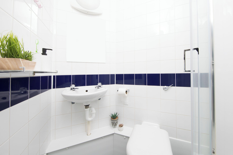 Bathroom, Student Only - Sir Charles - Manchester, Manchester
