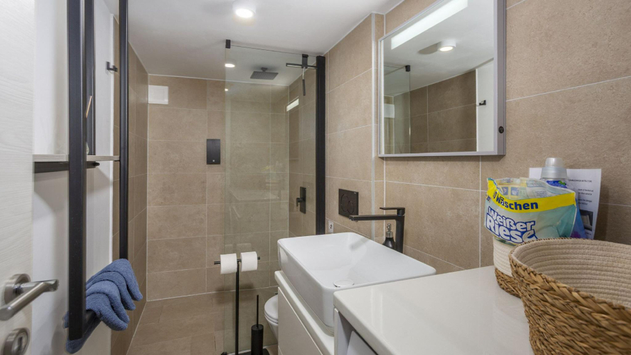 Bathroom 4, Villa Castel Muschio by Villas Guide, Omišalj