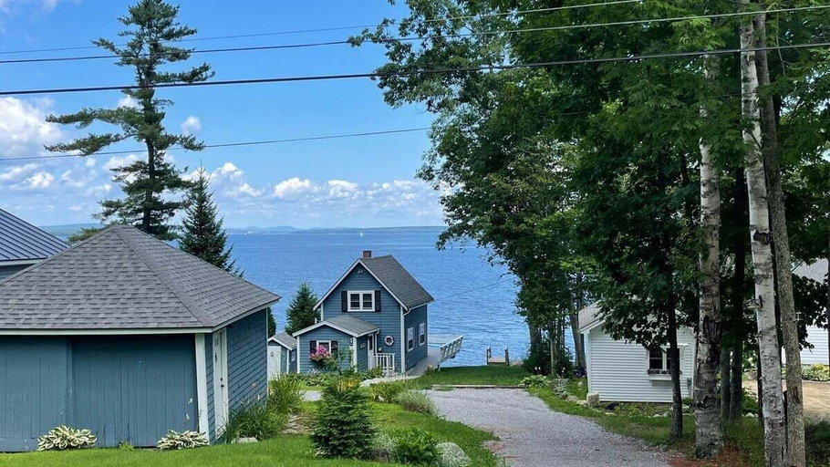 Exterior 3, Slice of Heaven, Steps to the Beach, Waldo