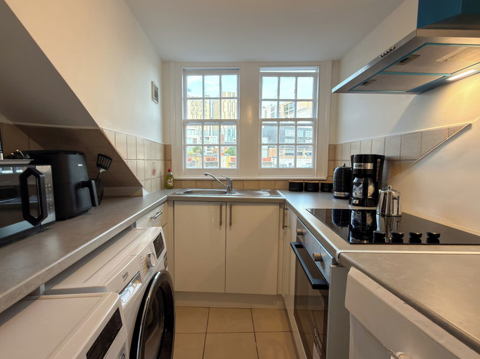 Private kitchen 3, Crown House Kings Cross Flat 2 / Sleeps up to 8, London