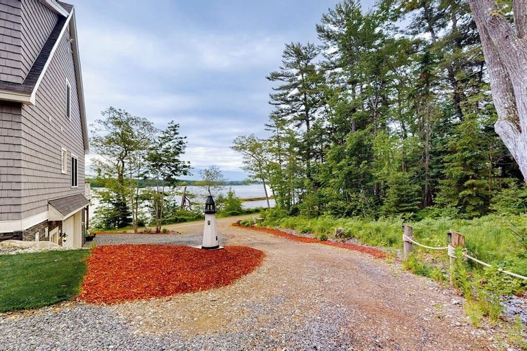 Exterior 5, Luxurious Waterfront Home With Deck, Firepit, hot Tub, Fireplace, & Pool Table, Lincoln