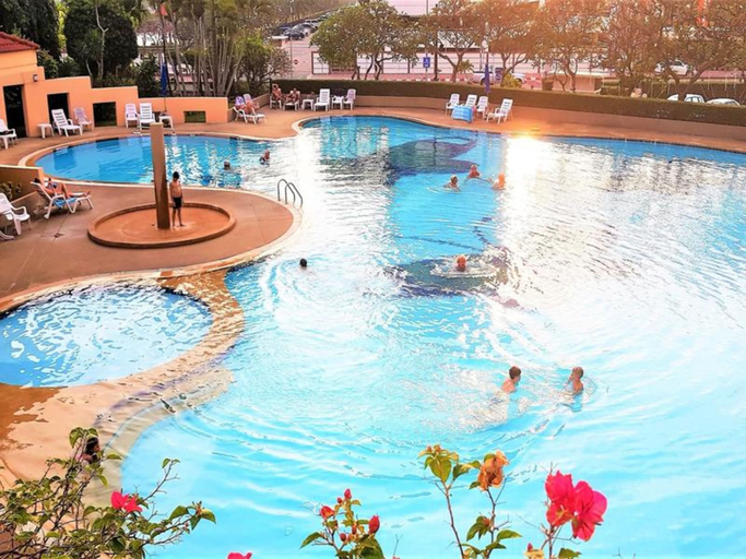 Pool 3, Jomtien Beach Condominium A2 With Stylish European Style Kitchen, Pattaya