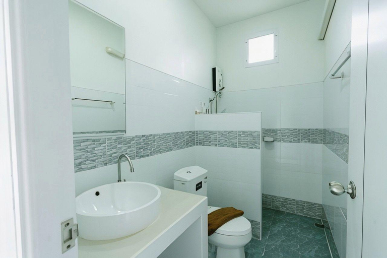 Bathroom 3, Lamphurai Riverside, Khao Saming