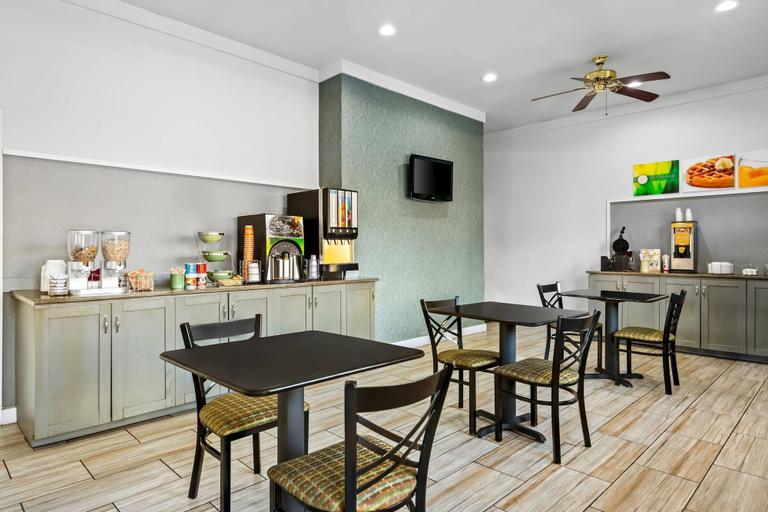 Food & Drinks 5, Quality Inn near Blue Spring, Volusia