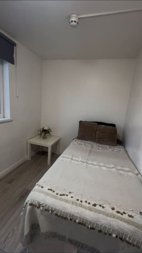 Room 2, NEW Shared London House Contractor Relocation 4BR, London