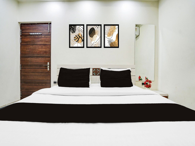 Room 4, Deluxe With Balcony Arjun International, Lucknow