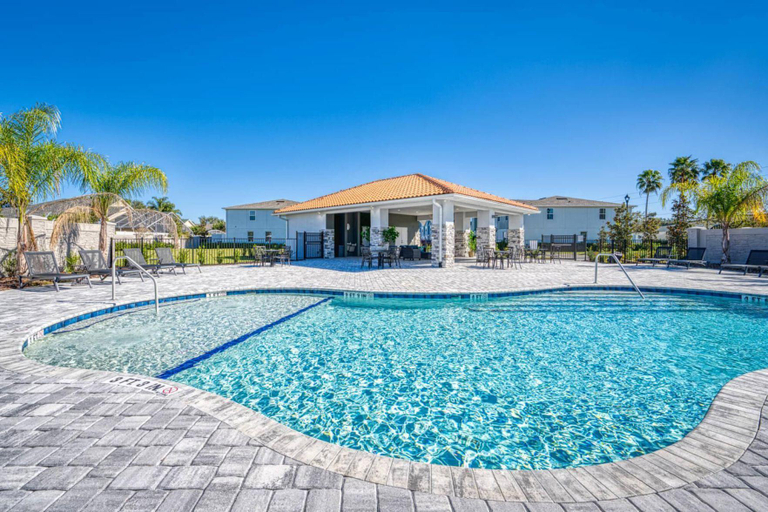 Sport & Beauty 2, Super spacious near Disney with private pool, Osceola