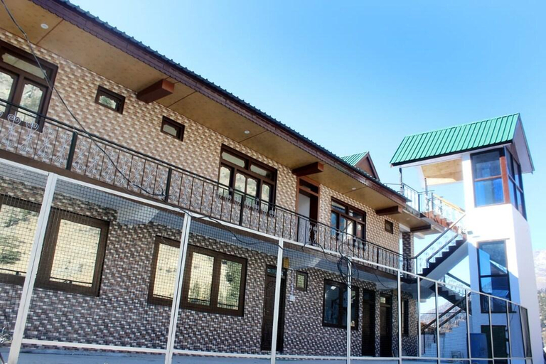 Exterior & Views