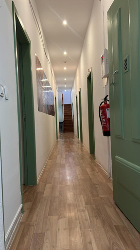 Others 5, 7 Requinte HOSTel, Lisbon