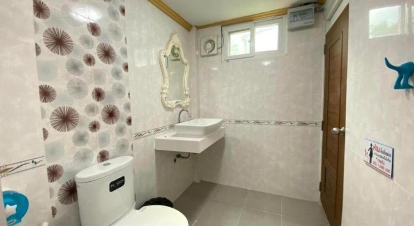 Bathroom 3, Riverside Hill Resort and Restaurant, Sai Yok