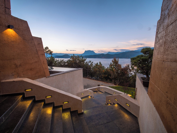 Property grounds 2, lugu Lake Cheman Ruyingsong Mid Hotel, Lijiang