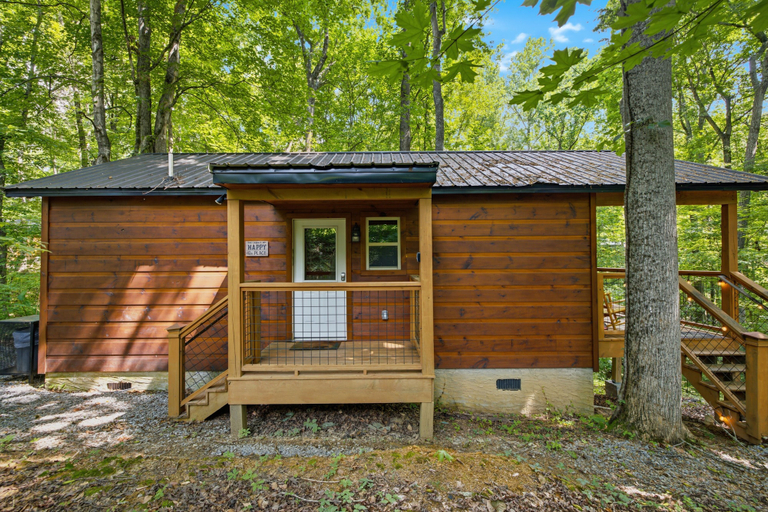 Exterior 5, Bearly Behaving 1 Bedroom Cabin, Sevier