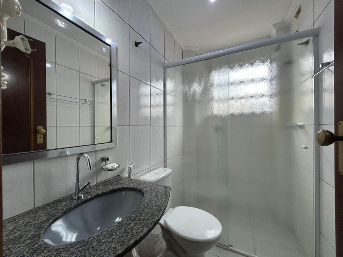 Bathroom 2, Ibericas Praia Hotel, São Vicente