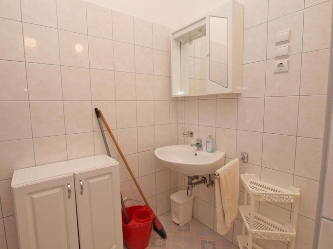 Bathroom 4, Holiday Home With Barbecue in Medulin, Medulin