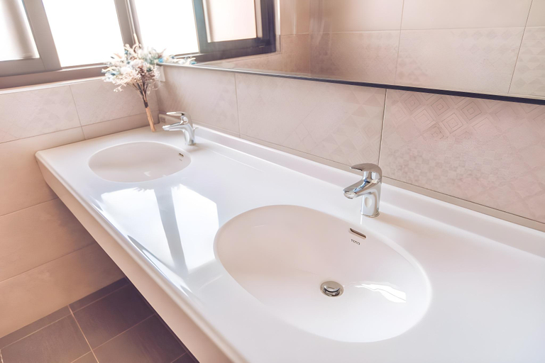 Bathroom 3, The Pai Hotel, Penghu