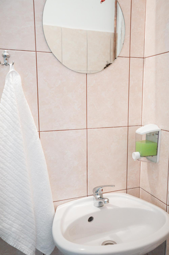 Bathroom, Muskatli Panzio Sic, Sic