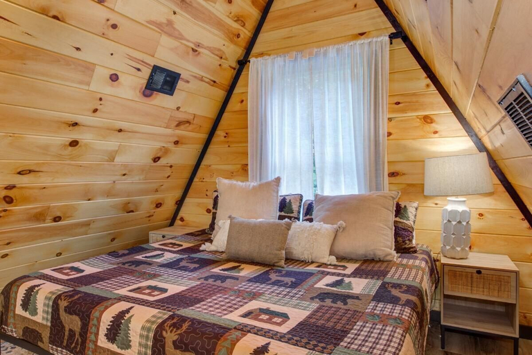 Room, My Tennessee A-frame, Sevier