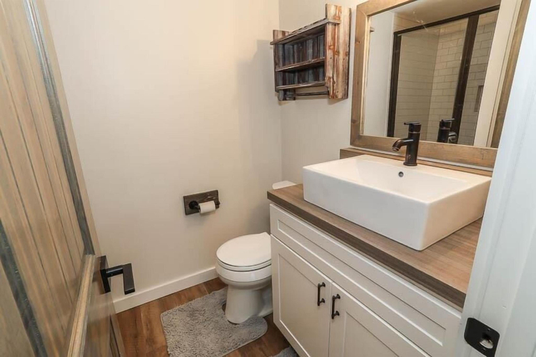 Bathroom 4, Seven Springs 2 Bedroom Premium Condo, Pet Friendly! by RedAwning, Somerset