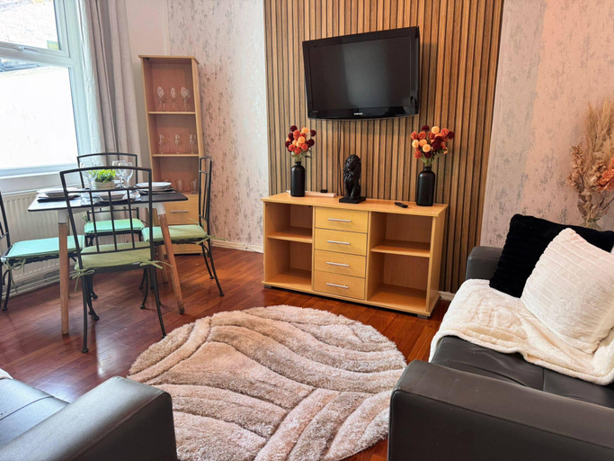5, House 10 minutes from the Center, Sefton