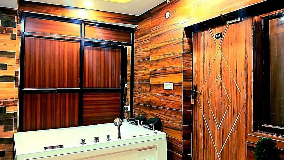 Bathroom 4, The Mountain Vault, Solan