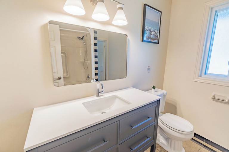 Bathroom 3, The Parkway Boutique Hotel by the Falls, Niagara
