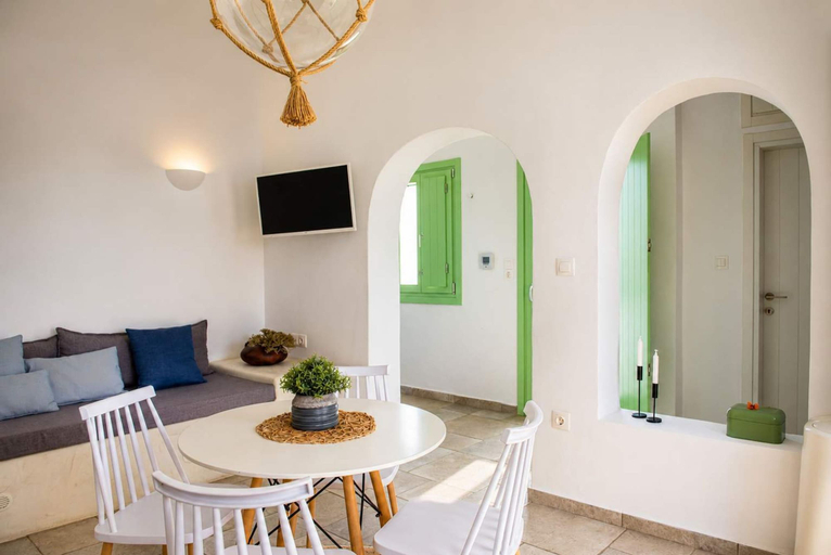 Room 4, 2 Gods Santorini - Artemis Jacuzzi Sea View Suite, South Aegean