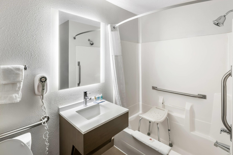 Bathroom 4, Comfort Inn Mount Vernon Downtown, Knox