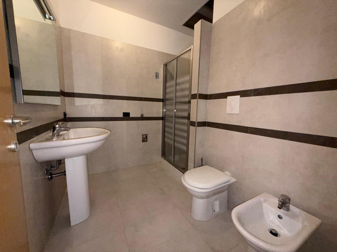 Bathroom 2, Rosmini Apartment - parcheggio-veranda - Baia Verde - Lido - by Click Salento, Lecce
