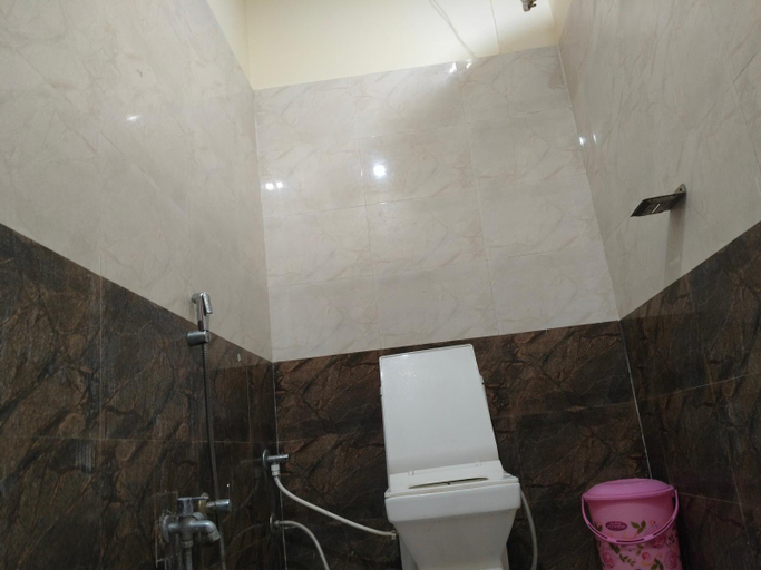 Bathroom 3, Gayatri Palace, Faizabad