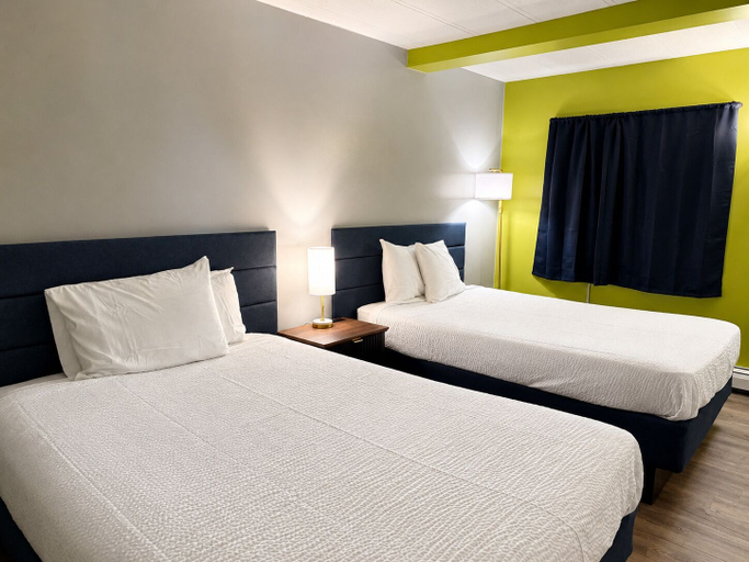 Room 2, Blisspoint Munising, Alger