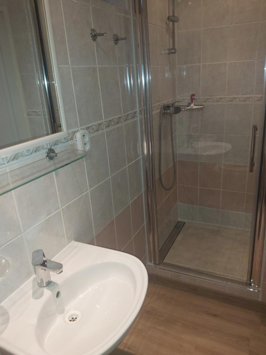 Bathroom 3, Chata nad kupaliskom, Zvolen